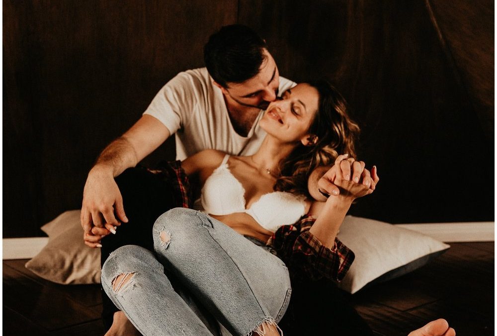 Home in the Rainforest | Intimate Bungalow Engagement Photos | Hawaii Couple’s Photography
