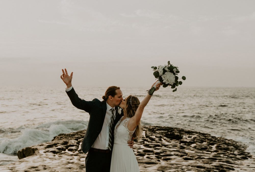 Guide to Eloping in Hawaii || Hawaii Elopement Photographer